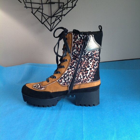 EUC Bamboo Powerful Leopard Print Combat Platform Boots 9 - Picture 5 of 9